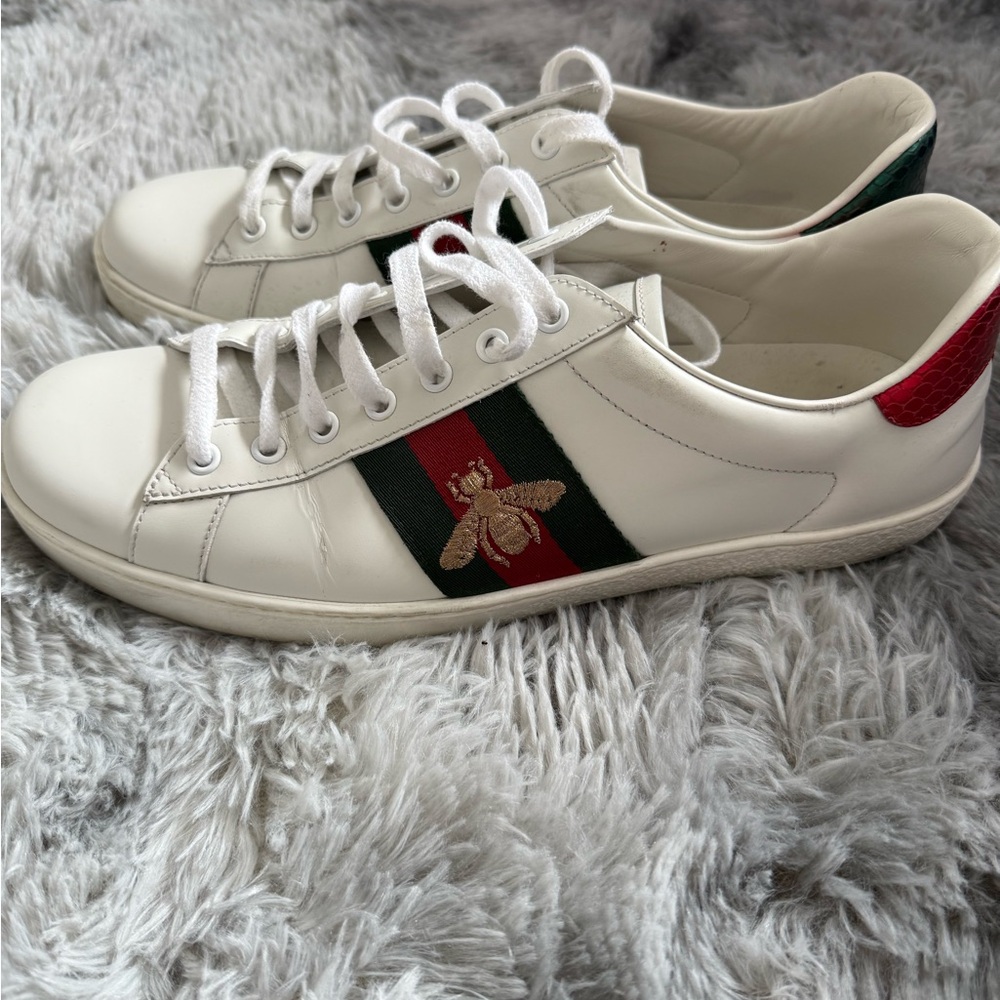 Gucci White Sneakers with Green and Red Stripe